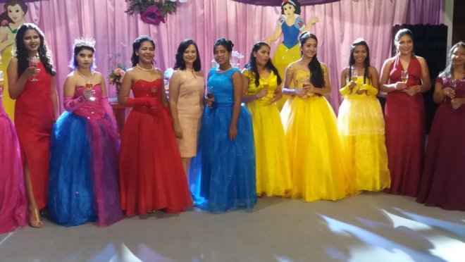 Jovens de Alter do Chão ganham baile de debutantes na 32ª edição do Baile das Flores