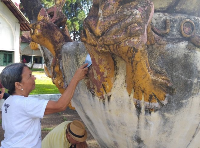 Iniciam os serviços de restauração dos monumentos históricos da Praça Barão de Santarém