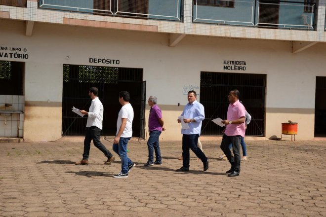 Prefeitura realiza inspeção técnica em garagem da empresa Resende Batista