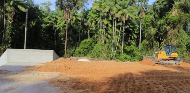 Famílias de 11 bairros da Zona Leste recebem ponte de concreto na Dom Frederico