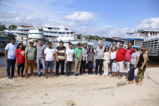 Prefeitura entrega ambulancha para atender quase quatro mil famílias da região do Lago Grande