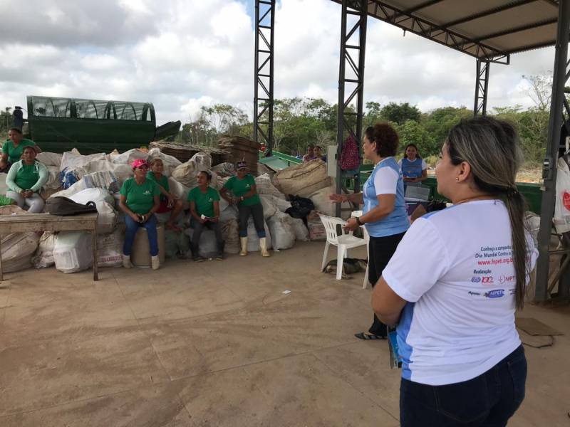 Semtras leva orientações aos trabalhadores do aterro sanitário de Perema