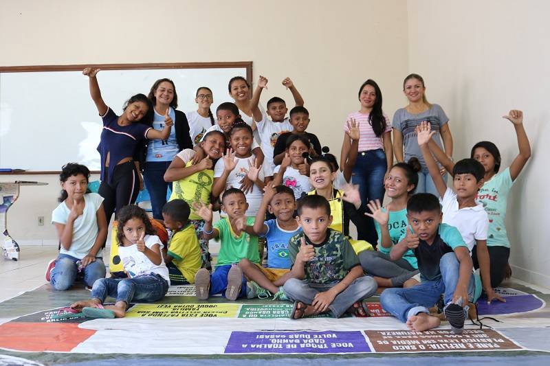 Crianças e adolescentes da etnia Warao participam de ações ambientais