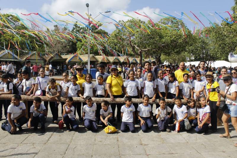 Alunos da escola Frei Fabiano Merz participam de vivência turística na abertura do Çairé 2019