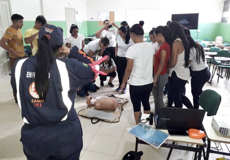 Estudantes de curso técnico participam de capacitação do Projeto Samuzinho