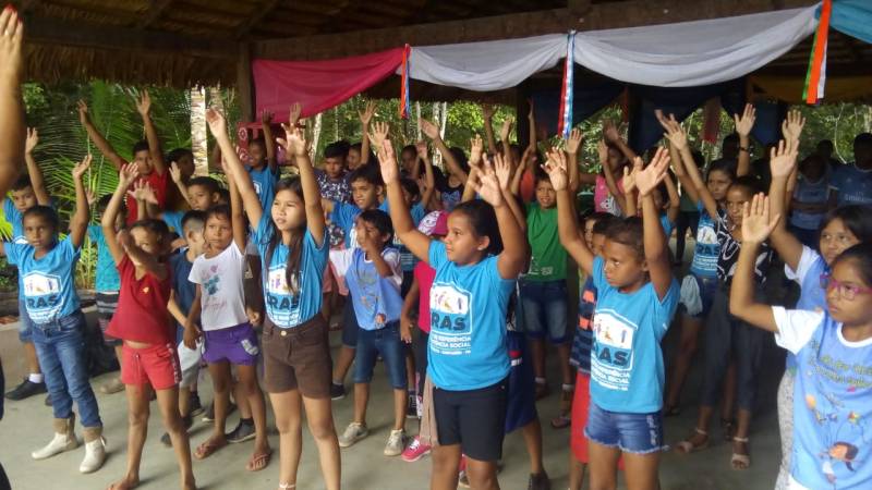 Crianças e adolescentes do Cras Nova República participam de passeio