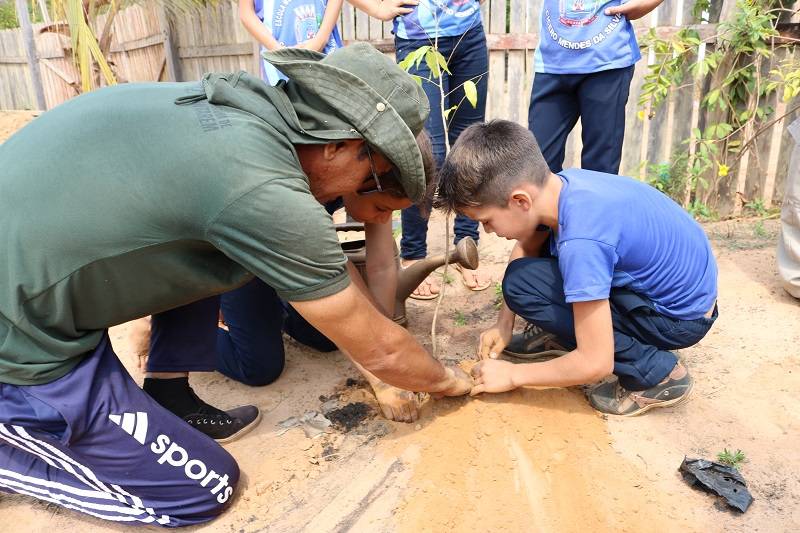 Crianças vivem experiências de educação ambiental em Corta Corda