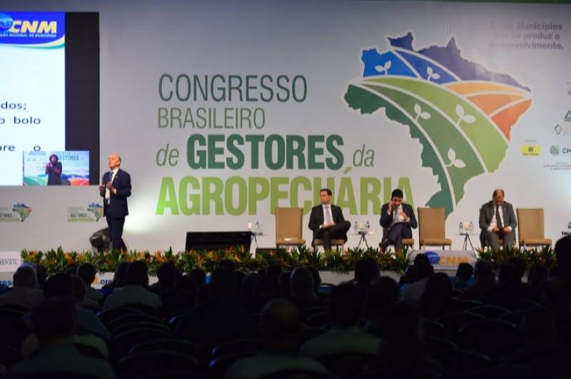 Com representação da Prefeitura, desenvolvimento agropecuário é debatido em Brasília