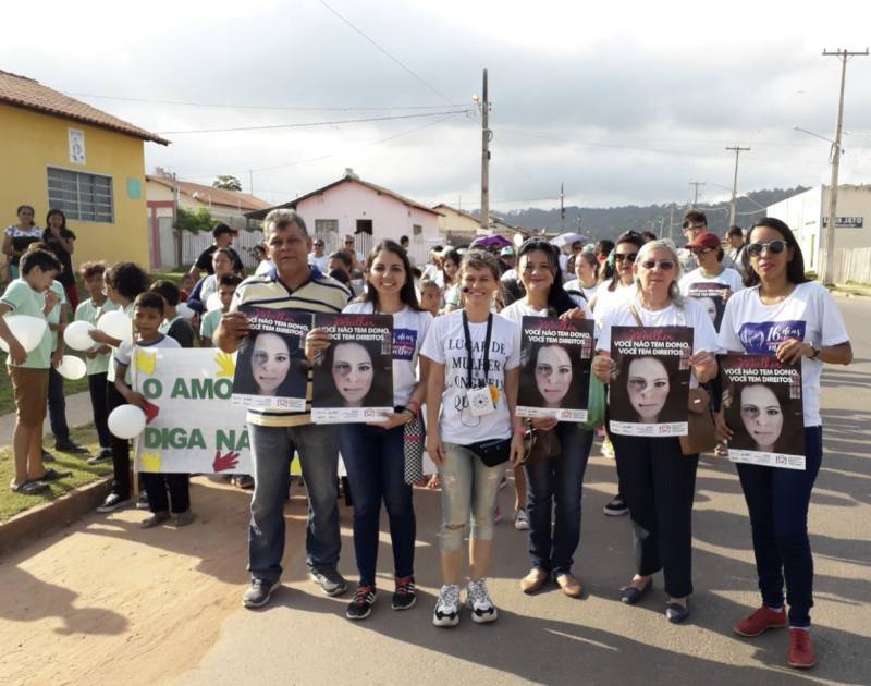 Caminhada pela Paz leva centenas de pessoas as ruas no Residencial Salvação