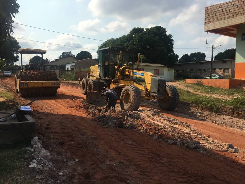 Bairros da zona oeste recebem serviços de manutenção da malha viária