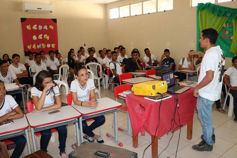 Destinação adequada de resíduos é tema de palestra em escola da Comunidade Jacamim