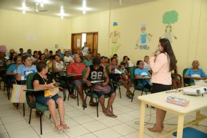 Pasta da Assistência Social homenageia mulheres nos oito Cras do município