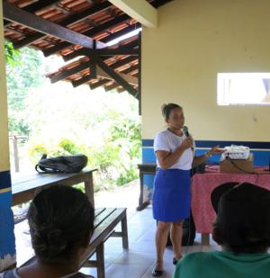 Palestra pública sobre coleta de resíduos é realizada em escola de Alter do Chão