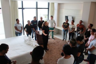 Prefeitura oferece curso de camareira para moradores do bairro Área Verde