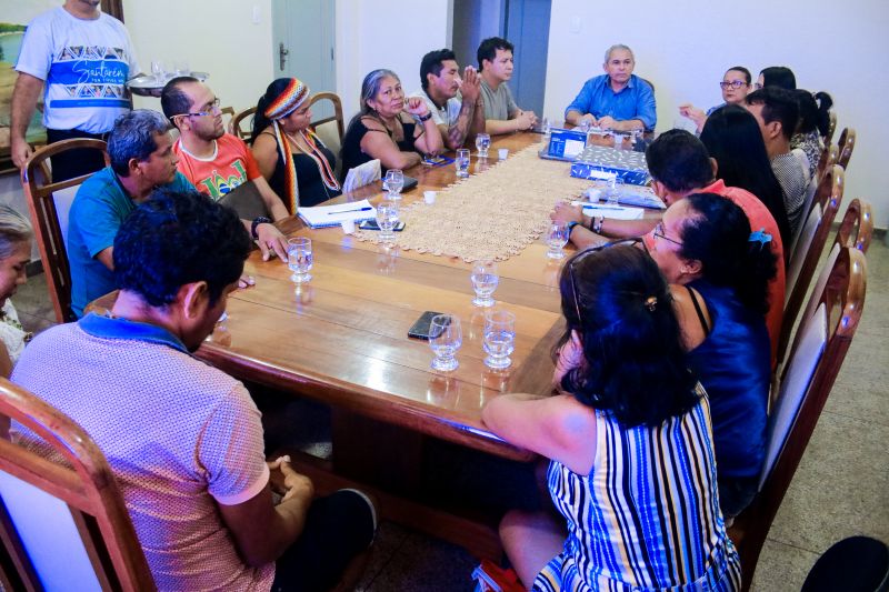 Prefeito recebe, em audiência, professores da educação indígena