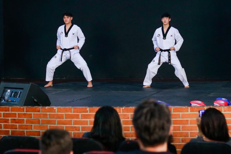 Mestres sul-coreanos de taekwondo agregam conhecimento a arte marcial em Santarém