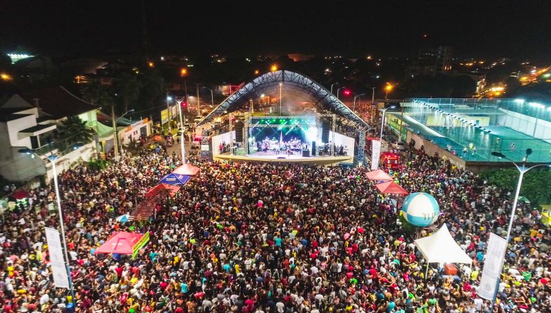 Santarém Folia 2020 arrastou 25 mil foliões para a abertura oficial na Praça de Eventos