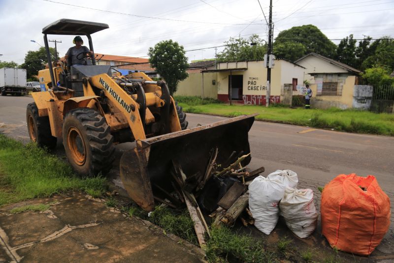 Projeto Cidade Limpa coleta 550 toneladas de entulho no bairro Liberdade