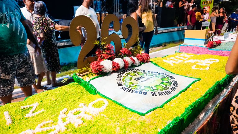 Parabéns e bolo de 40 metros marcam encerramento do aniversário de Alter do  Chão