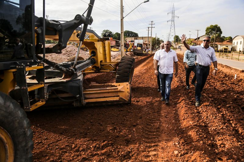 Prefeitura realiza terraplenagem em mais um trecho da Avenida Dom Frederico Costa