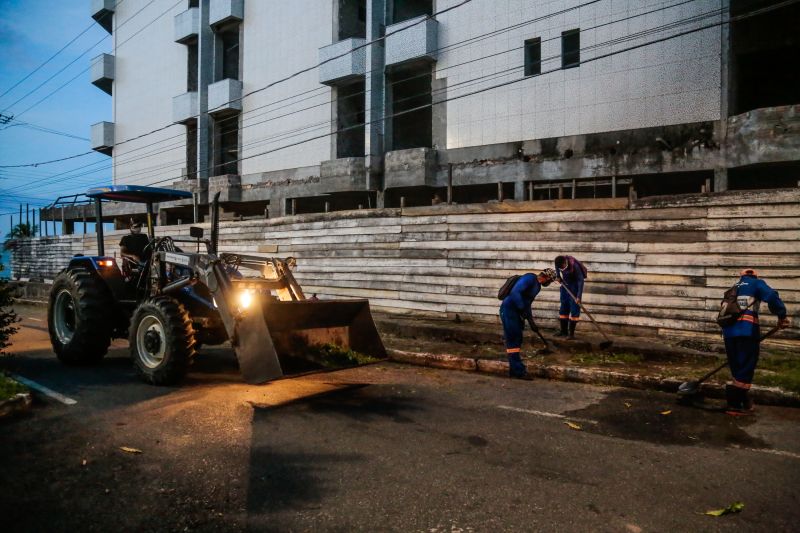 Prefeitura inicia frentes de serviços no centro comercial