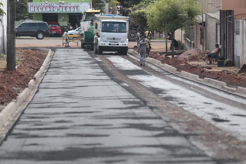 Prefeitura realiza a pavimentação da Travessa Tupinambás, no Santíssimo