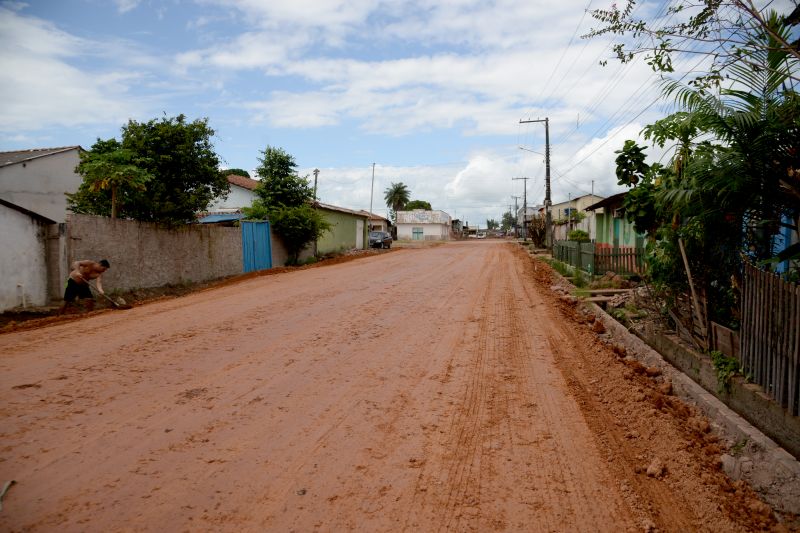 Anel viário de Santana: Rua Barão do Guajará recebe terraplenagem
