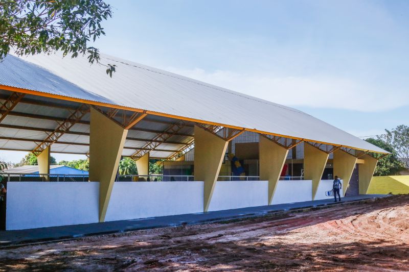 Escola Santa Luzia no Amparo é contemplada com quadra coberta