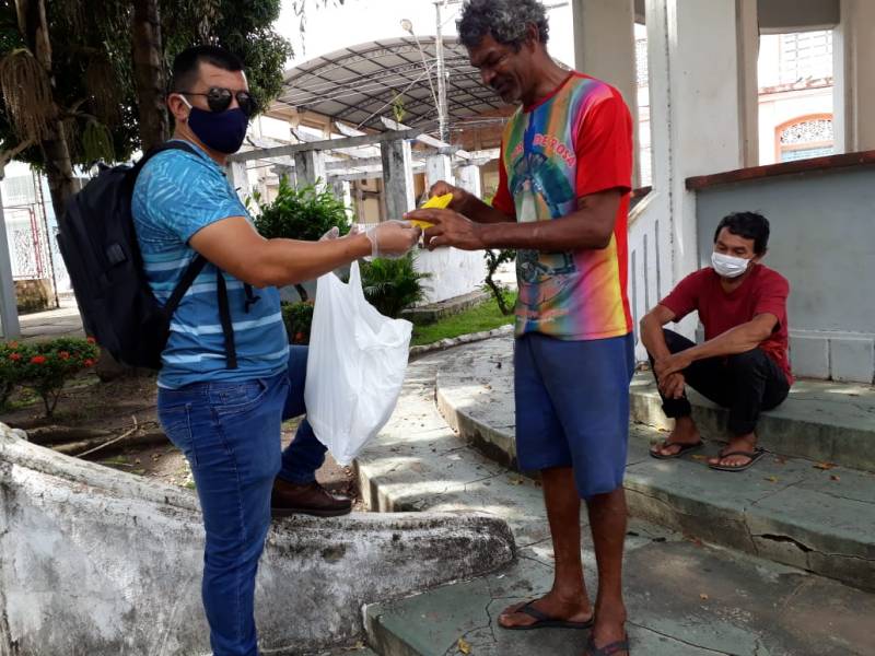 Mesmo com pandemia, equipes da Prefeitura continuam realizando atendimentos a pessoas em situação de rua