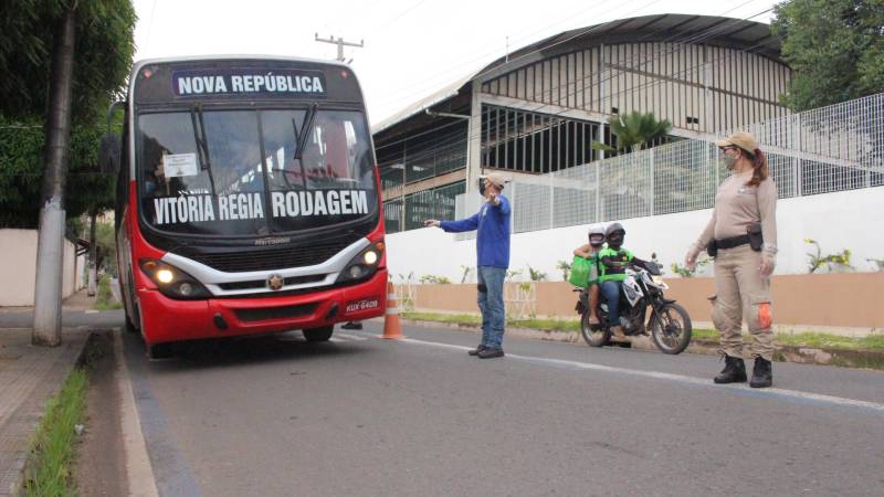 Covid-19: Blitz educativa alerta para a importância do uso de máscara de proteção nos ônibus