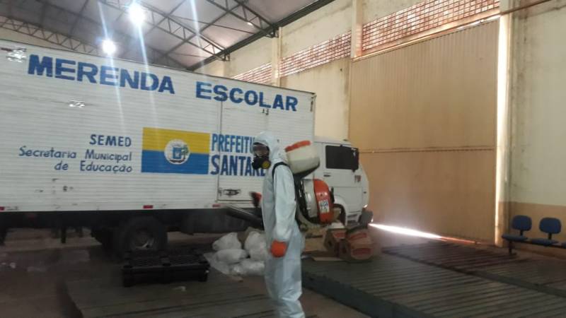 Galpão da Semed passa por sanitização; no local são armazenados kits de alimentação escolar