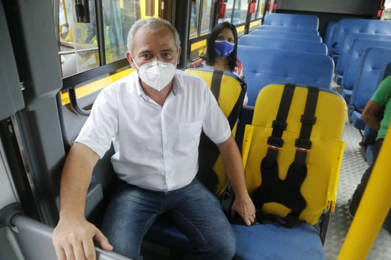 Prefeitura de Santarém entrega novos ônibus para ampliar a frota do transporte escolar