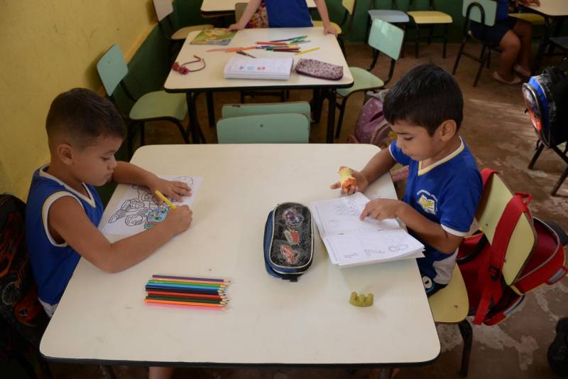 Procon Santarém alerta sobre itens que não podem ser cobrados na lista de material escolar