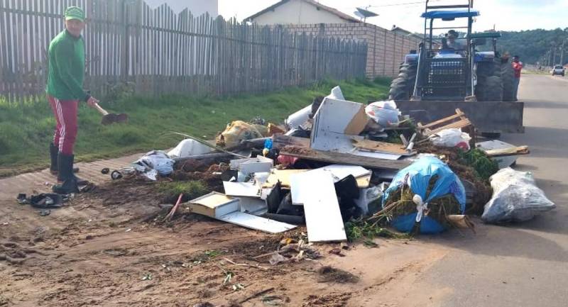 Projeto 'Cidade Limpa' retira cerca de 200 toneladas de entulhos do Residencial Salvação