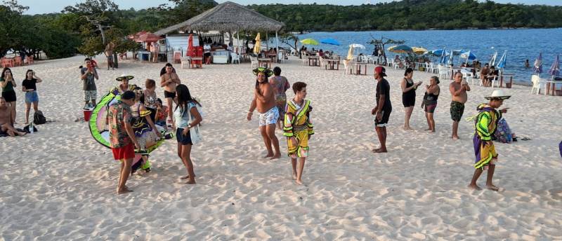 Pôr do sol: primeira edição do ano anima turistas na Ilha do Amor