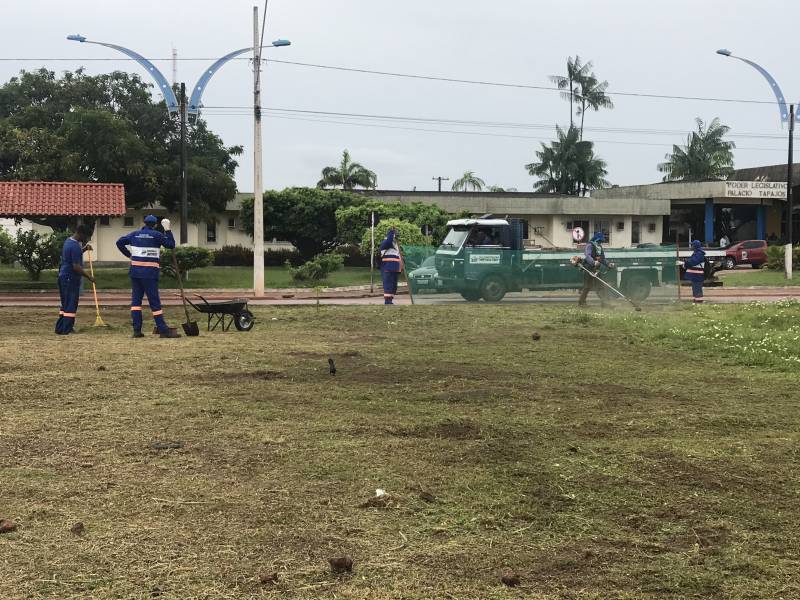 Após as chuvas, Prefeitura intensifica limpeza de vias