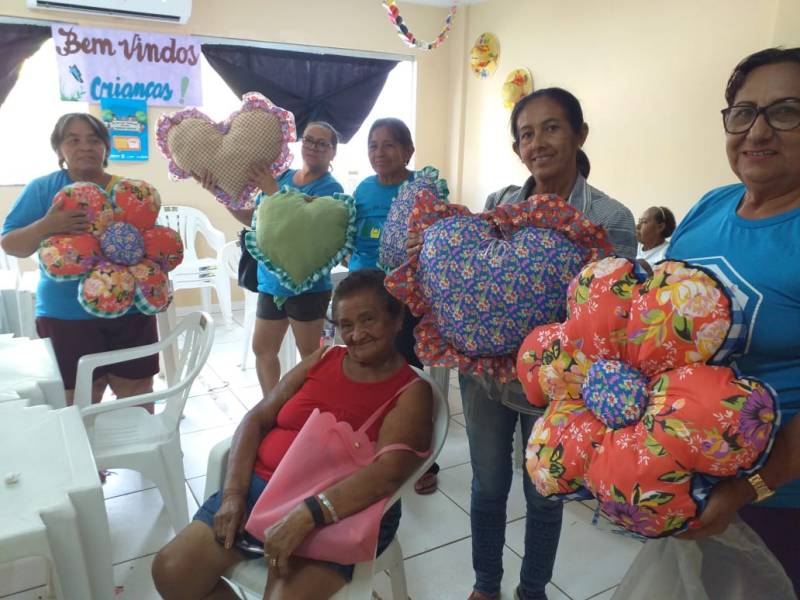 Prefeitura promove oficinas de geração de renda e adereços de carnaval para usuários da assistência social de Santarém