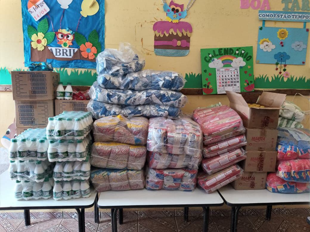 Prefeitura distribui kits da alimentação escolar para creches da zona urbana