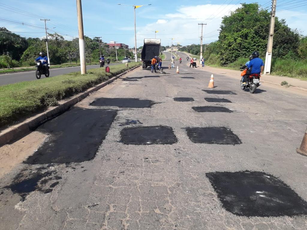 Equipes de Infraestrutura trabalham na recuperação asfáltica em diversos bairros de Santarém