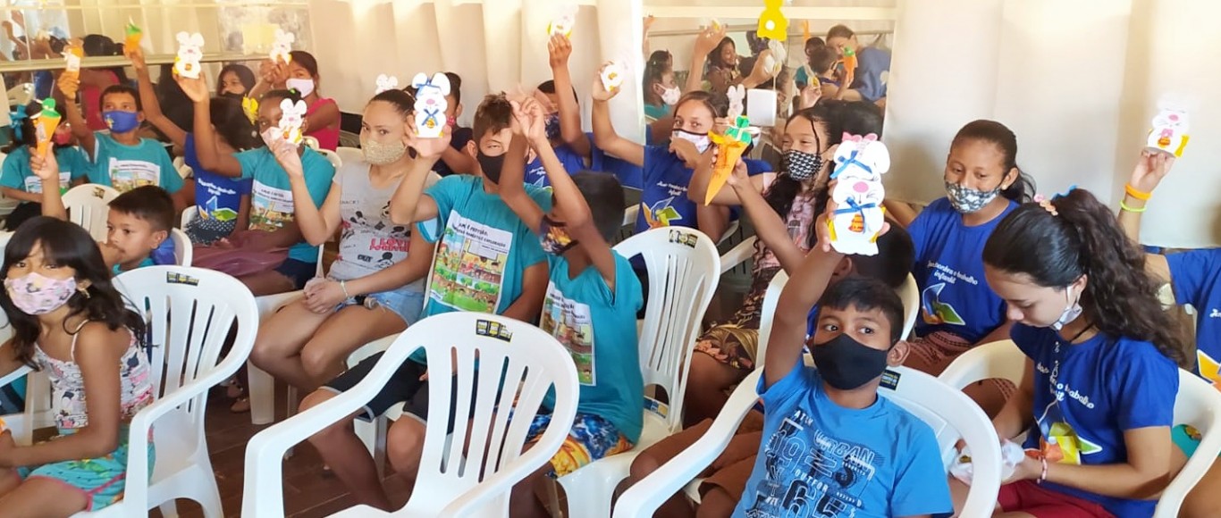 Crianças e adolescentes do Projeto Transformar Vidas celebram a Páscoa 