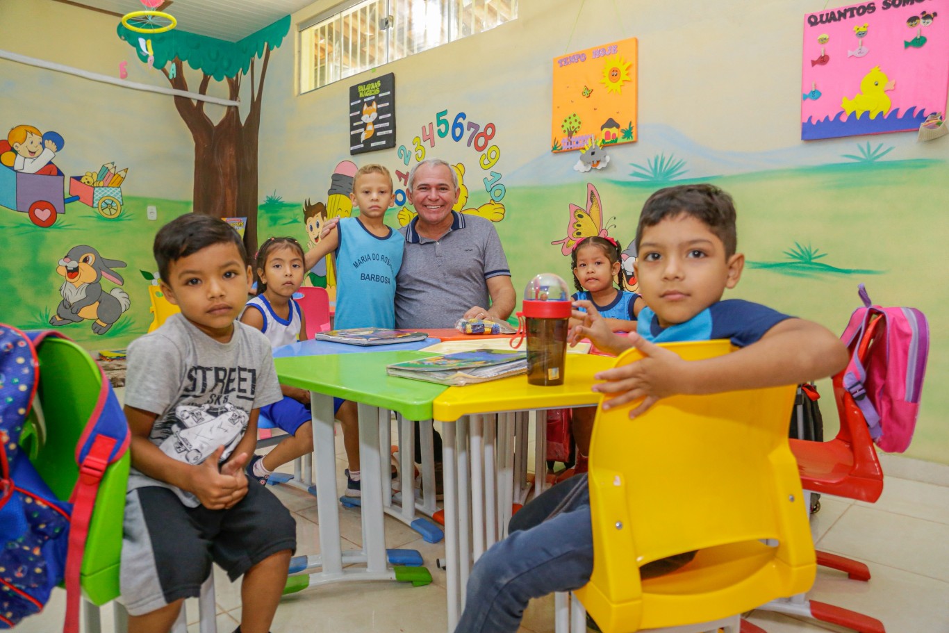 Prefeitura entrega escola reformada e ampliada para a comunidade Irurama no Eixo Forte 