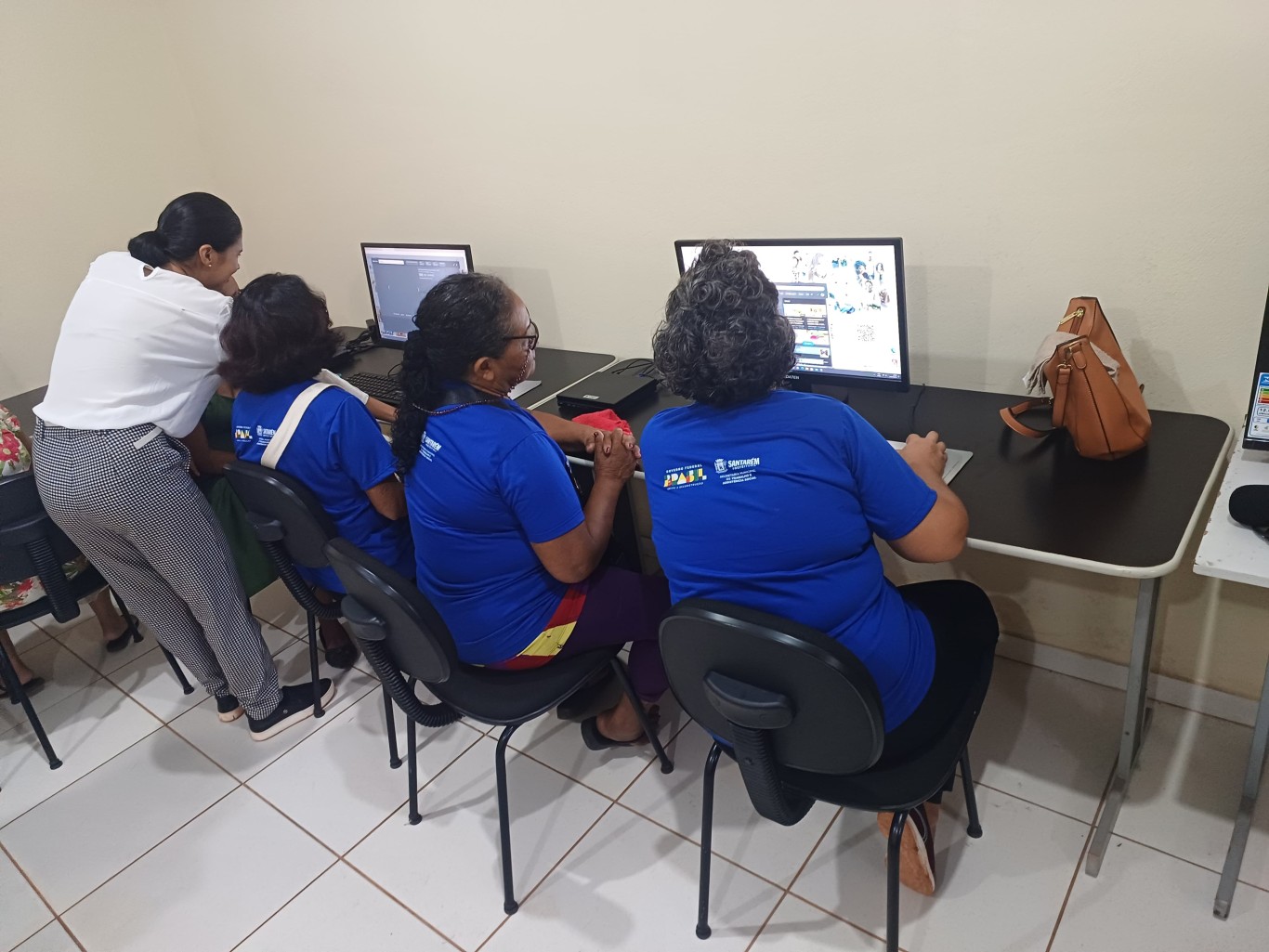 CRAS Urumari inicia inclusão digital para idosos no programa Viver, envelhecimento ativo e saudável