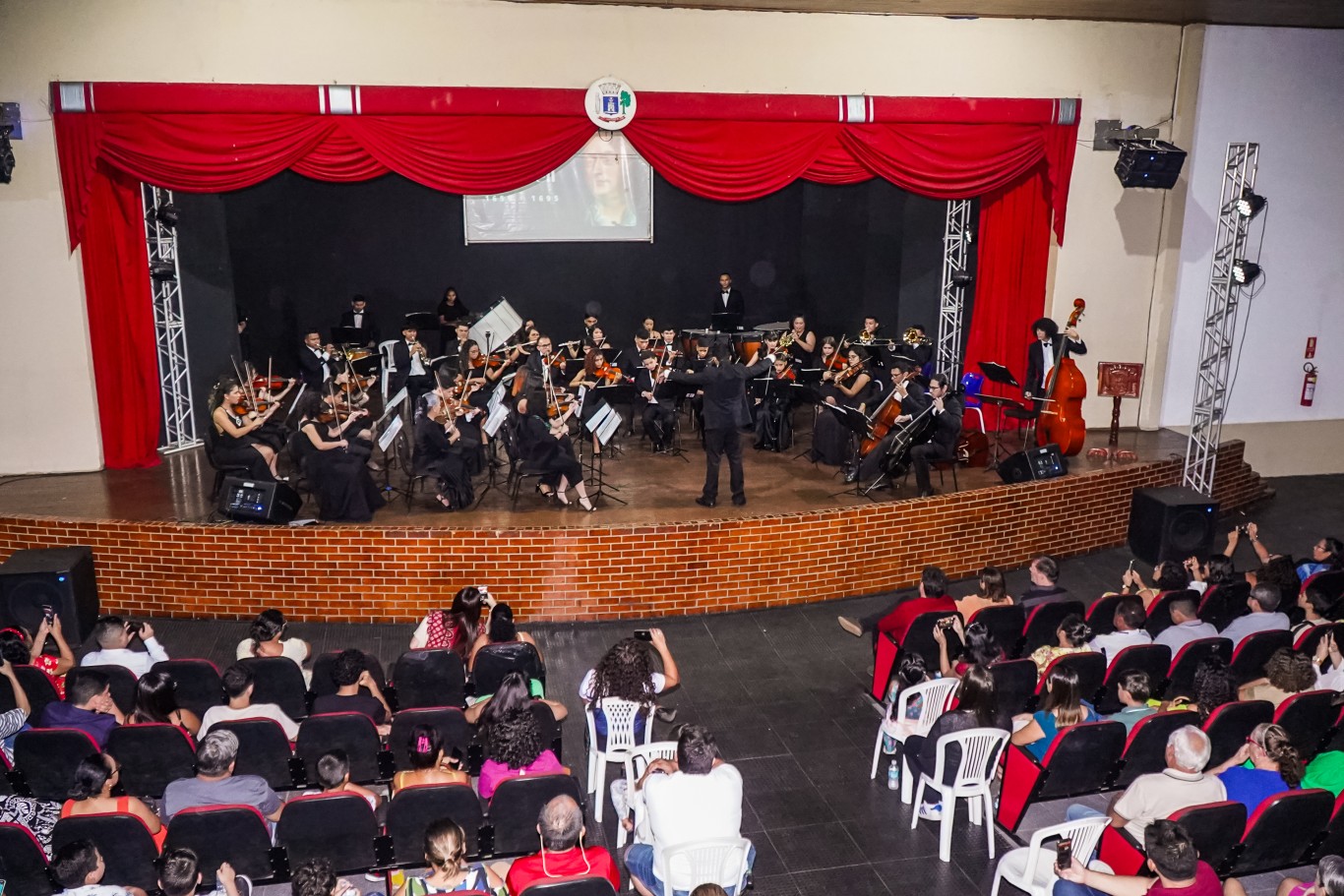 Orquestra Filarmônica de Santarém lota a Casa da Cultura com apresentações de música clássica