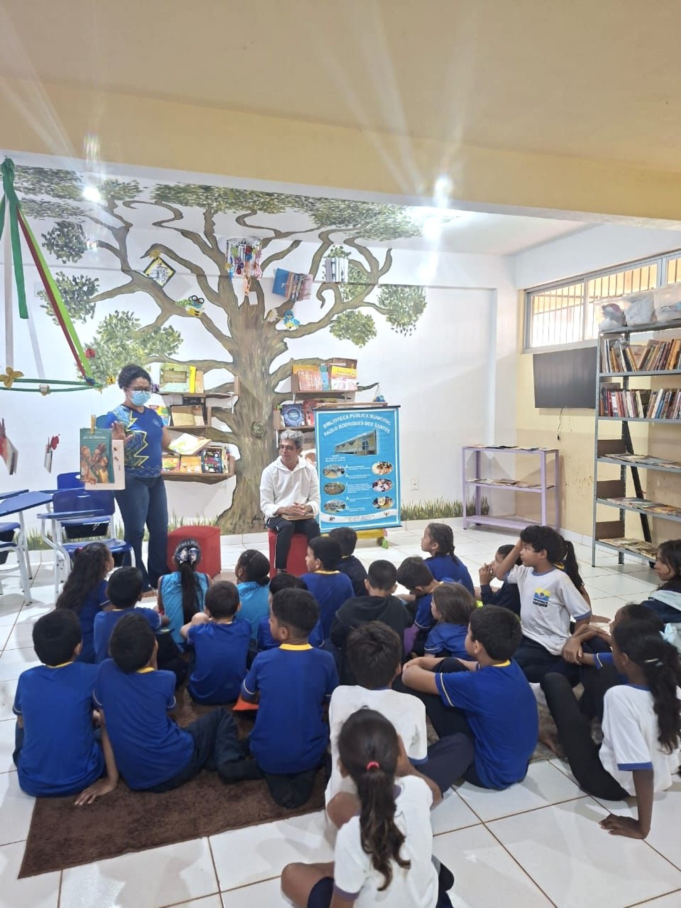 Escola da comunidade Tabocal recebe segunda ação da Biblioteca Municipal Paulo Rodrigues dos Santos alusiva ao dia Nacional do Livro Infantil 