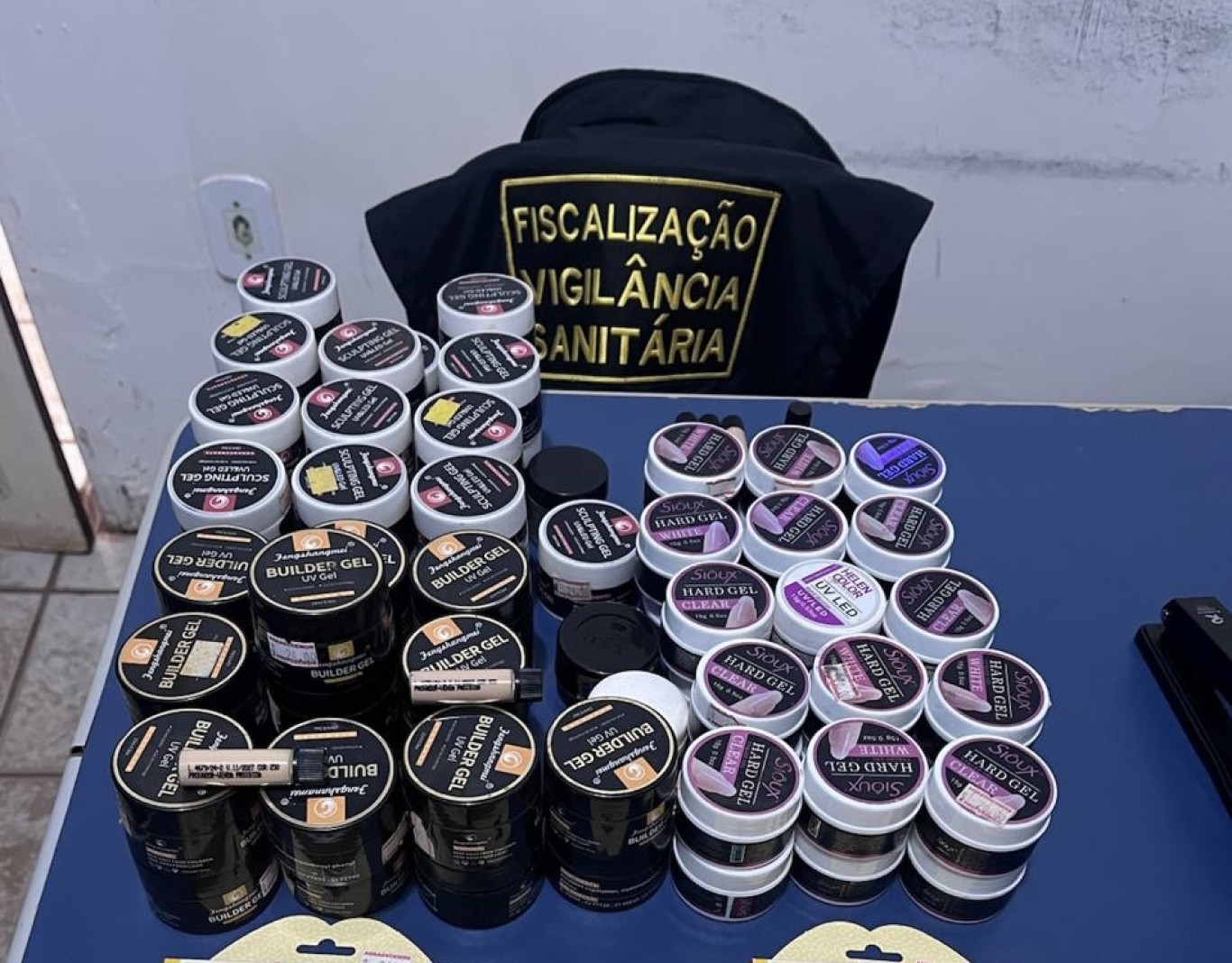 Vigilância Sanitária de Santarém apreende cosméticos vencidos e irregulares no bairro Nova República