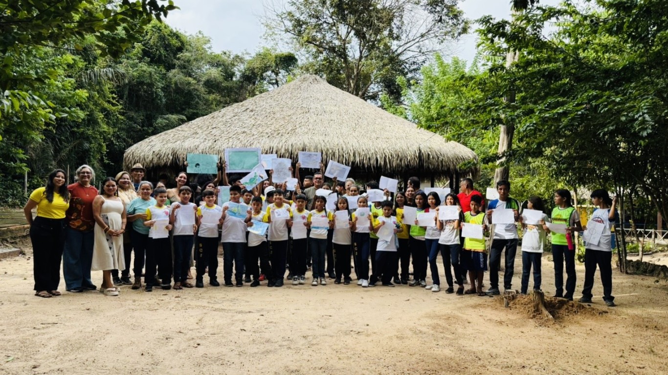 Projeto “Amigos da Praia” mobiliza instituições em ações de educação ambiental em Alter do Chão