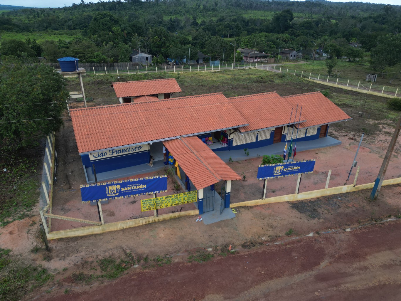 Escola São Francisco da Água Azul é inaugurada na região do Planalto