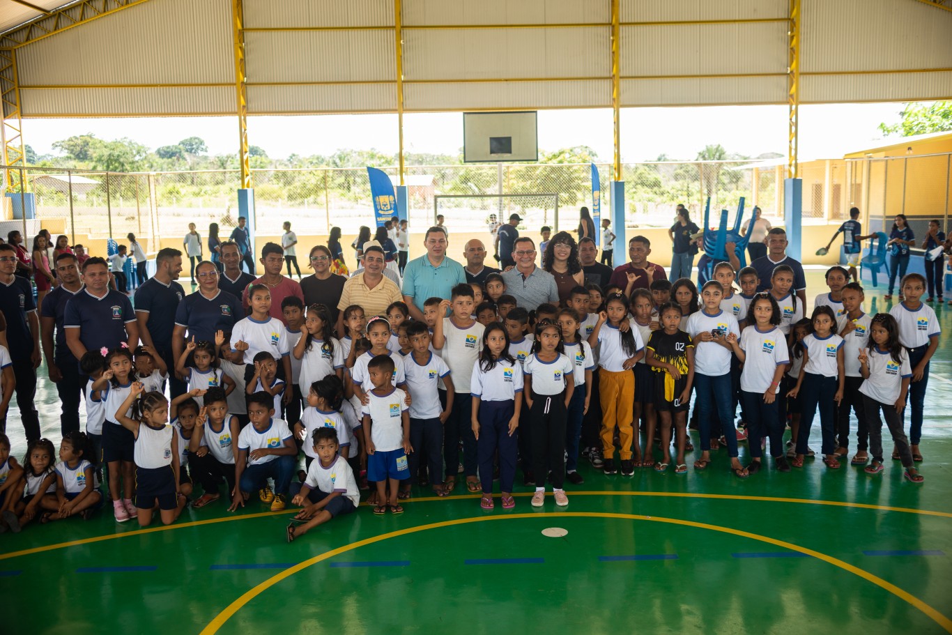 Imagem de Escola Bom Jesus, na comunidade Bom Jardim, ganha quadra poliesportiva