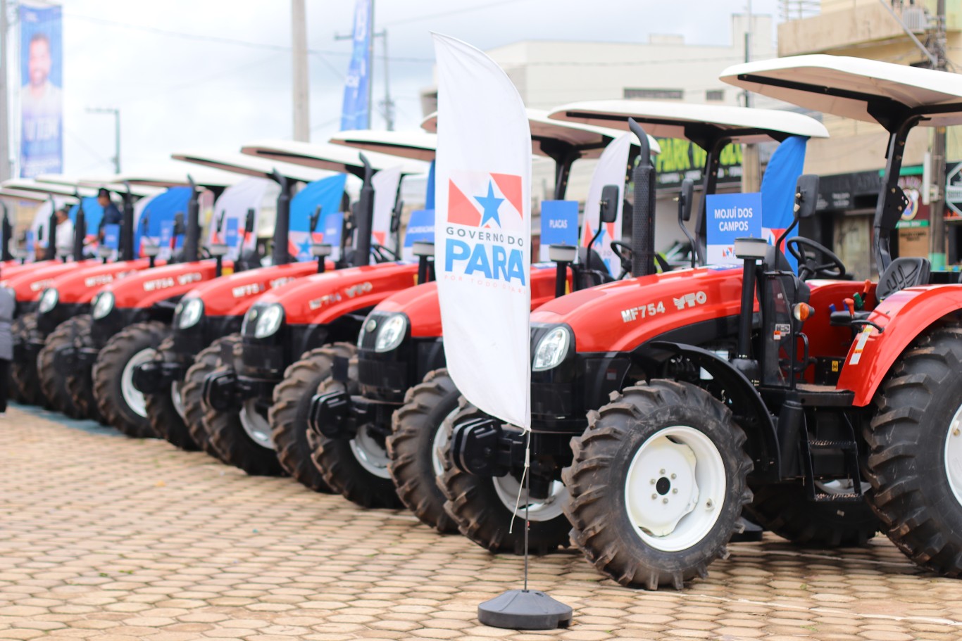 Imagem de Prefeitura de Santarém recebe trator agrícola para fortalecer agricultura familiar