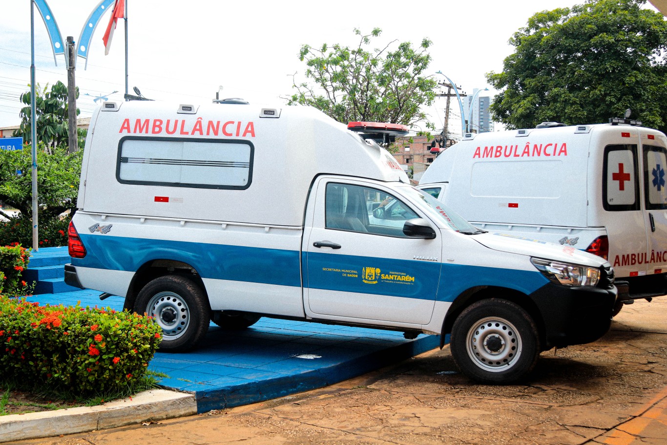 Santarém recebe novas ambulâncias e prefeito anuncia expansão da frota rural